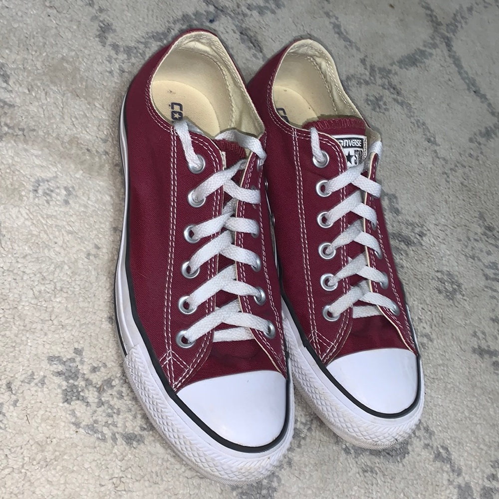 Burgundy low top converse